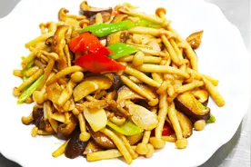 大厨教你鲜菌烧香菇，照这个方法做，口感嫩滑，百吃不厌