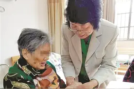 岁月擦掉记忆 但擦不掉感情 看看两位失智老人和他们儿女的故事图片