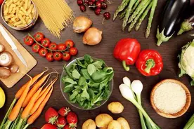 低血糖时可以吃含糖的食物改善症状吗？