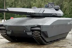 世界上第一辆隐身坦克问世，知道研发国后，网友：是这个国家？视频封面