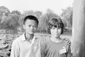 马云和莫利一家跨世纪的友谊，40年情缘今天在西湖边绽放视频封面