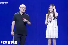 妹子自曝自己在课堂上的位置是“左右护法”，你能听懂是说什么吗视频封面