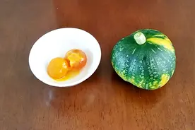 一个南瓜，二个咸蛋黄，好吃到不可思议，做法简单，一看就会做