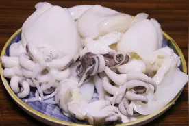 “墨鱼仔”的做法，这样处理没一点腥味，香辣爽口的下酒菜