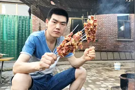 2斤多的羊肉能串几串？这么大的肉串吃着就是爽，一人能吃5串视频封面
