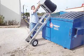 一个推车两种用途！牛人发明的垃圾倾倒工具，既省力又不脏！视频封面