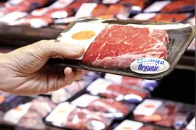 为何超市里卖的牛肉外面鲜红，里面却是暗红色？是商家做了手脚吗