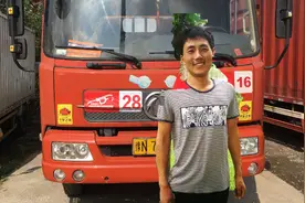 唐山重卡司机演唱《历史的天空》歌声荡气回肠恍若隔世！