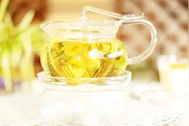 变绿的菊花茶还能喝吗？银杏叶泡水被誉为不伤身的“速效减肥茶”