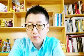 抖音“洗澡门”之后，“厕所门”又火了一对小情侣视频封面