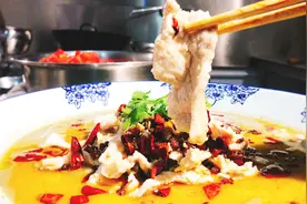 大厨教你一道川菜家常菜：酸菜水煮肉片，汤鲜味美，肉片鲜嫩