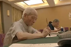 融情于墨！陕师大4500余份录取通知书开写 85岁老教授坚持12年视频封面