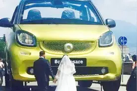 全球最大的奔驰smart，车轮比人都高，网友：姚明开都踩不到刹车