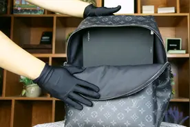 男同胞福利来咯，这款LV背包不怕水、不怕油、又能装，简直逆天了视频封面