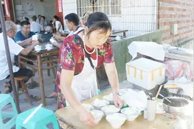 四川泸州：农村妈妈卖凉糕十年，她说要这样做才好吃