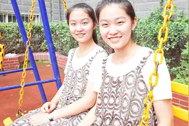 河南14岁双胞胎姐妹花中考都是669分，身高体重同为1米58、100斤视频封面