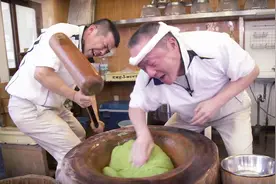 日本街头打年糕，这无敌的手速，单身了多少年才有的？