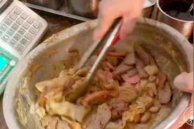 山东大姐市场卖猪头肉，秘方有28种香料，要外卖可拌好送上门