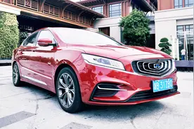 试驾博瑞GE：省油没话说，一箱油够跑一个月！驾驶感神似新凯美瑞