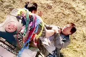 这么强壮的蒙古壮汉，无论谁都是打不过的，简直就是欺负人视频封面