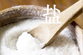 洗头时加点食盐，还有这作用？活了快40年才知道，学会受益一辈子视频封面