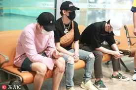 偶像练习生徐圣恩朱星杰周彦辰行程忙，机场上演颓废三人组图片