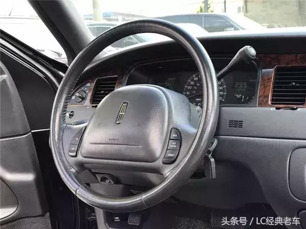 美系豪华的绝唱,第三代林肯城市Town car