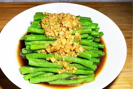 j豇豆一种最好吃的做法，简单煮一煮，掌握技巧，豇豆翠绿不发黄