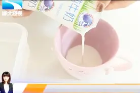 包装牛奶加热会铝中毒？经检测简单煮沸不会引发铝箔的化学反应视频封面