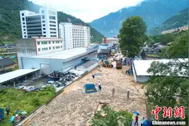 四川石棉遭强降雨袭击 多处发生泥石流图片