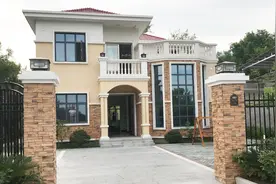 湖北摄影师小伙，回农村自建三层欧式田园小墅，邻居都羡慕坏了！视频封面