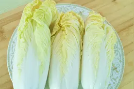 1把龙口粉丝，3个大白菜，简单这样做，色香味俱全，好看又好吃