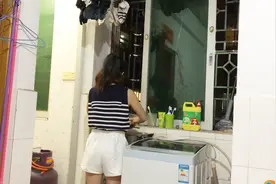 深圳打工妹晶晶的一天：每天两点一线，下班再累都出租屋自己做饭