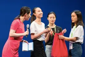 上海国际芭蕾舞比赛开幕，选手们准备好了视频封面