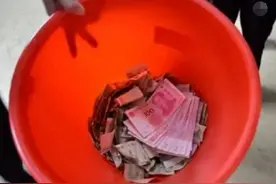 男子坐公交车不投币，驾驶员提醒反被打，男子：天气热没心情付钱图片