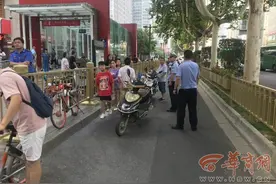 西安凤城二路地铁口外占道严重等多项问题 已实施整改图片