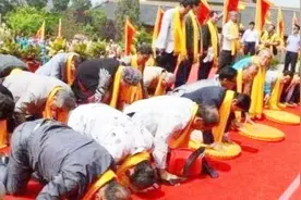 上百万日本人到中国认祖归宗来了，得知原因后，中国人都怒了！视频封面