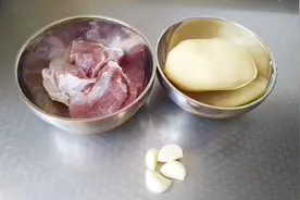 土豆咋做汤？奇思妙想挑战土豆肉片汤，能不能成功呢？赶紧瞅瞅去