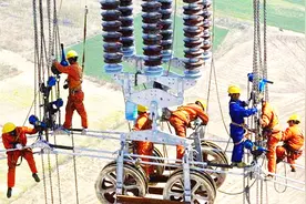 100多米的高压铁塔，高压线是如何架上去的，看的我两眼发晕