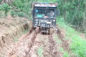 广西农村这种拖拉机四驱的，号称爬山王，跑山路真是太厉害了