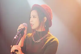 《ThatGirl》被美女翻唱成粤语版，好听到让你可以忘记那个初中生