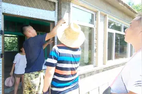 农村老房子换塑钢门窗，你们猜猜全下来多少钱？你们觉得划算吗？视频封面