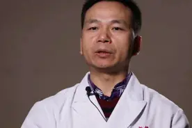 胸口中间痛是怎么回事？医生说可能与这一因素有关