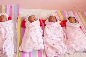 28岁产妇生下四胞胎，看到孩子性别后，宝宝大呼“4个招商银行”