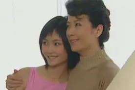 后爸真心待女儿好，而女儿也解开心结接受后爸，妈妈抱着女儿笑了视频封面