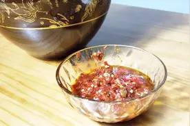 土生土长的重庆人凤妈教你在家做家喻户晓的郫县豆瓣酱，简单卫生