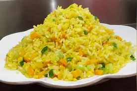 大厨教你黄金炒饭的正确做法，营养又美味，看着都流口水！视频封面
