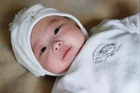 为什么小宝宝特别爱盯着妈妈看？原因有点残忍又有点小可爱