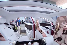 迈巴赫SUV太惊艳了，打开车门那刻让劳斯莱斯都失去荣光！