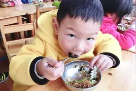 孩子长白头发，很可能是这4种食物引起的！家长还不重视？